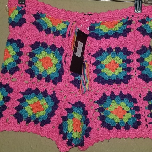 Hot and Delicious crochet multi color shorts size small nwt - Picture 1 of 3